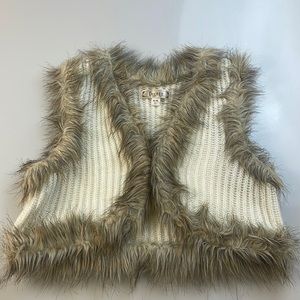 Decree Women White Sweater Vest                                          X25-03